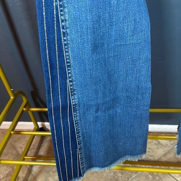 NWT Blue B Flare Wide Leg Jeans with High Waist and Distressed Details - Picture 7 of 10